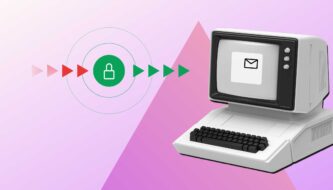 Alter PC mit E-Mail Icon am Screen und Schloss-Icon für sichere E-Mail-Kommunikation