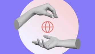 Zwei Hände mit Weltkugel Icon in einem Kreis um Partial Match Domains zu versinnbildlichen